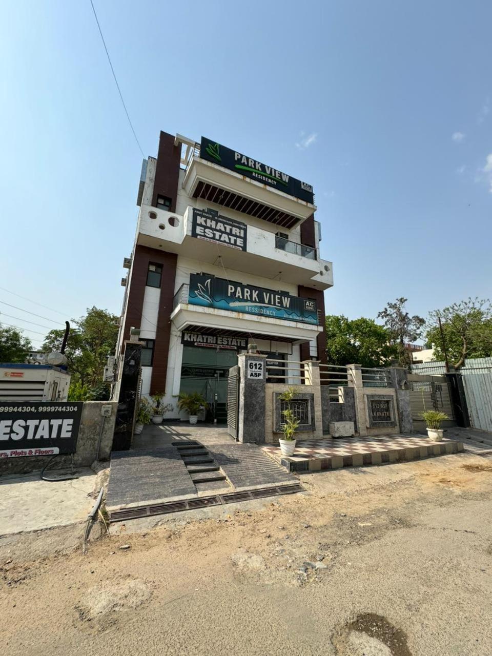 Parkview Residency Hotel Gurgaon Buitenkant foto