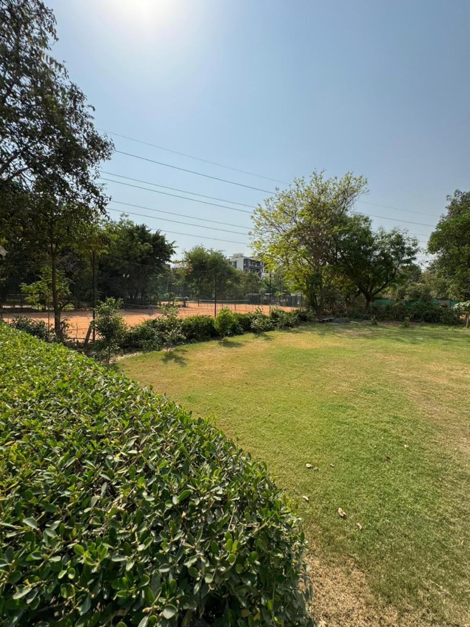 Parkview Residency Hotel Gurgaon Buitenkant foto